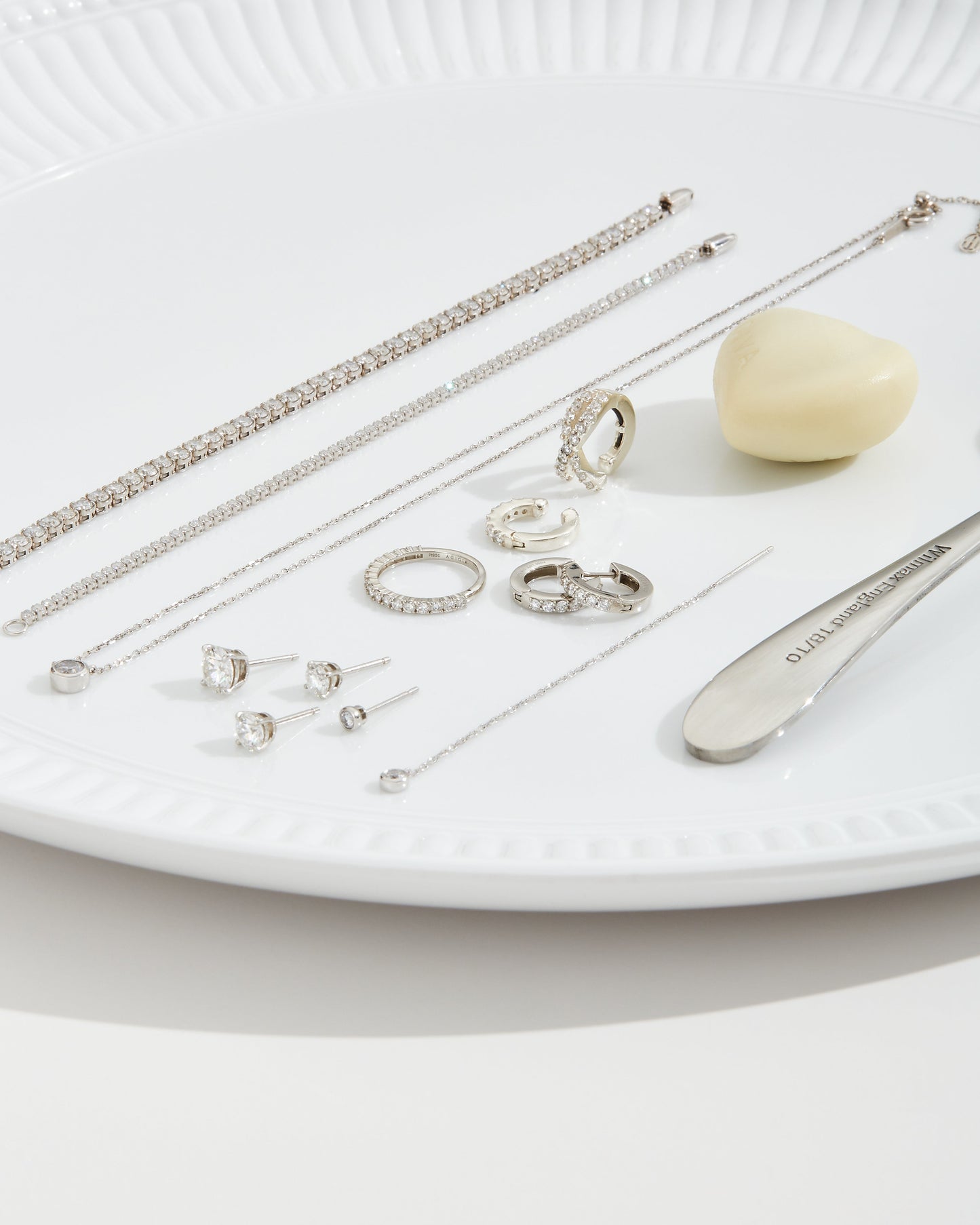 【即納可能】ベゼルチェーン ピアス (ペア0.16ct)