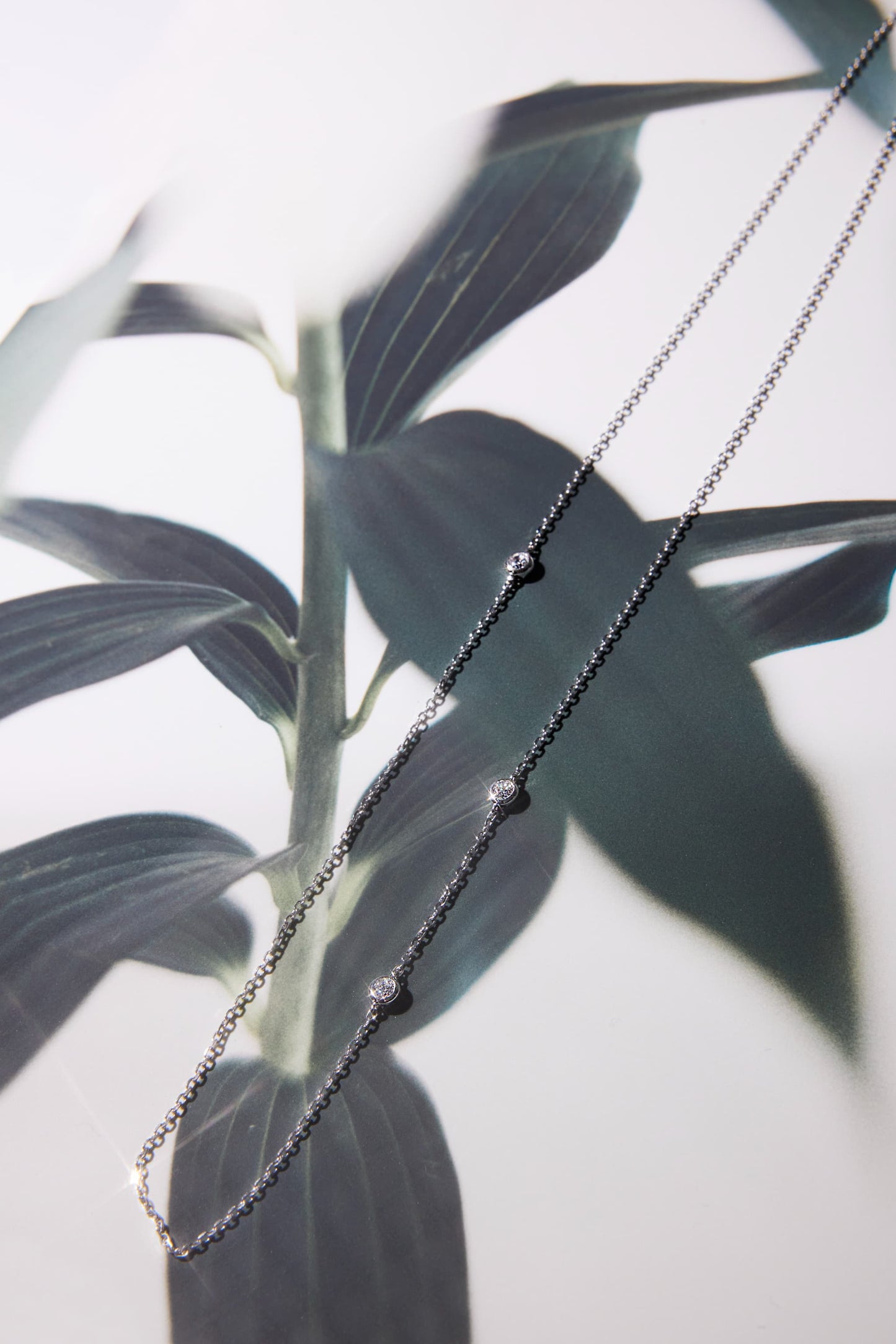 【即納可能】THREE STONES NECKLACE (スリーストーンズ ネックレス 0.25ct, 男女兼用・ジェンダーレス )